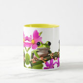 Schattige Green Frog Omgeven door Pink Flowers Mok (Midden)