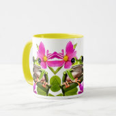 Schattige Green Frog Omgeven door Pink Flowers Mok (Voorkant links)