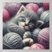 Schattige grijs en wit kitten napping in garen poster (Voorkant)