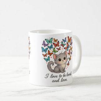 Schattige grijs kitten met kleurrijke vlinders koffiemok