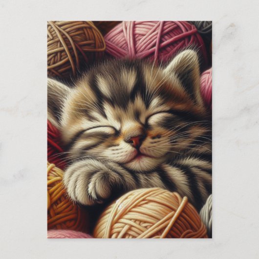 Schattige Grijs Kitten Napping in Balls of Yarn Briefkaart (Voorkant)