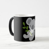 Schattige Grijs Koala Beer met Green Leaf Magische Mok (Voorkant links)
