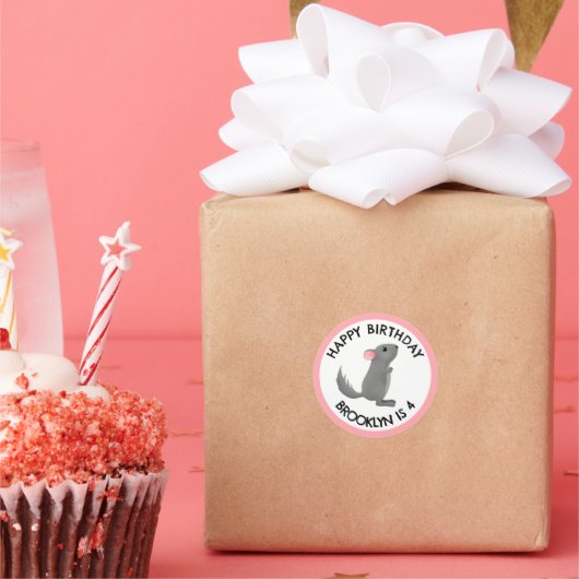 Schattige grijs roze chinchilla gepersonaliseerde ronde sticker (Feest)
