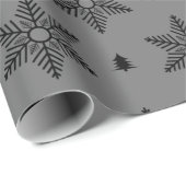 Schattige grijs zwart sneeuwvlokken kerstpatroon cadeaupapier (Rol Hoek)