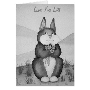 schattige grijze Bunny glimlachend met bloemen lie