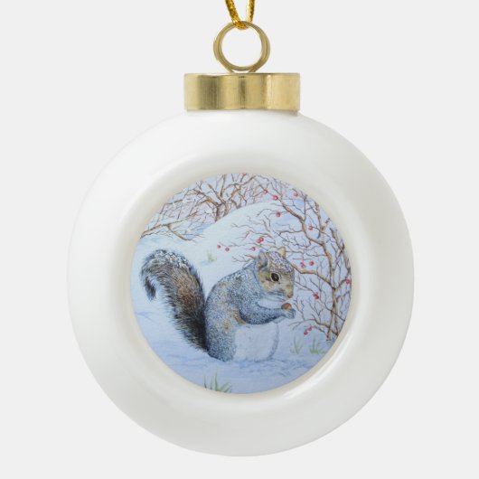 schattige grijze eekhoorn sneeuwscène natuurkunst keramische bal ornament (Voorkant)