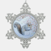 schattige grijze eekhoorn sneeuwscène natuurkunst tin sneeuwvlok ornament (Voorkant)