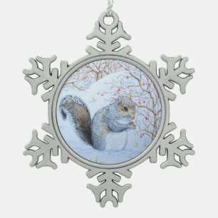 schattige grijze eekhoorn sneeuwscène natuurkunst tin sneeuwvlok ornament