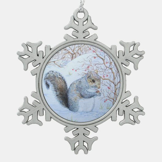 schattige grijze eekhoorn sneeuwscène natuurkunst tin sneeuwvlok ornament (Voorkant)