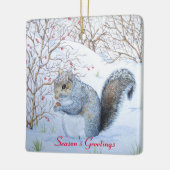 schattige grijze eekhoornsneeuwscène in wild keramisch ornament (Links)