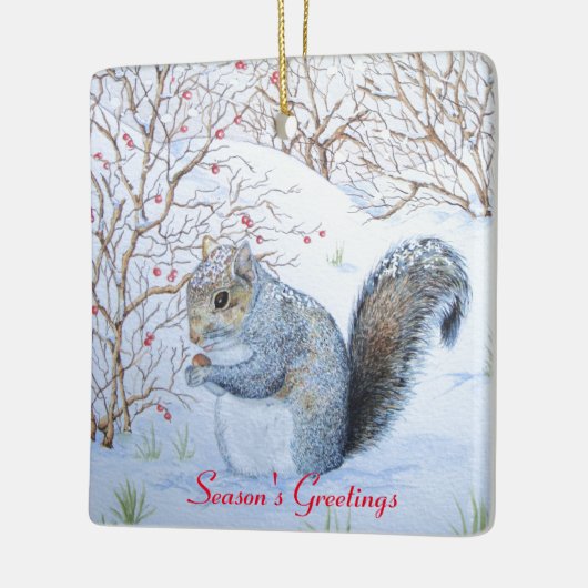 schattige grijze eekhoornsneeuwscène in wild keramisch ornament (Links)