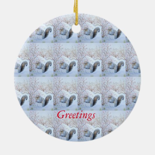 schattige grijze eekhoornsneeuwscène in wild keramisch ornament (Achterkant)