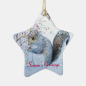 schattige grijze eekhoornsneeuwscène in wild keramisch ornament (Rechts)