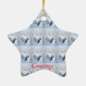 schattige grijze eekhoornsneeuwscène in wild keramisch ornament (Achterkant)