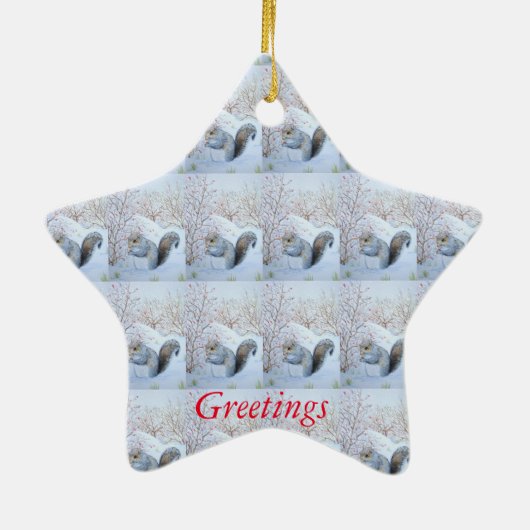 schattige grijze eekhoornsneeuwscène in wild keramisch ornament (Achterkant)