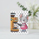 Schattige Grijze Muis Koffie Maken Briefkaart (Staand voorkant)