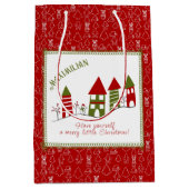 Schattige groen en rood dorpje in de sneeuw met ke medium cadeauzakje (Voorkant)