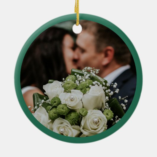 Schattige groen onze eerste kerstfoto keramisch ornament (Achterkant)