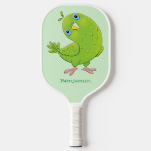 Schattige groene nieuwsgierige parkiet cartoonillu pickleball paddle