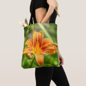 Schattige grote lelie bloem foto tote bag (Dichtbij)