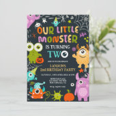 Schattige Halloween monstertje wordt twee Kaart (Staand voorkant)