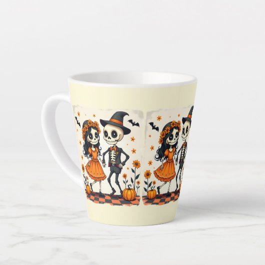 Schattige Halloween Skeleton Paar in Sinaasappel Latte Mok (Linkerhoek)