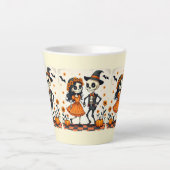 Schattige Halloween Skeleton Paar in Sinaasappel Latte Mok (Voorkant)