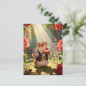 Schattige Hamster Eet Aardbeien Cupcake Briefkaart (Staand voorkant)