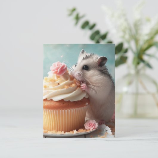 Schattige hamster eten cupcake briefkaart (Staand voorkant)