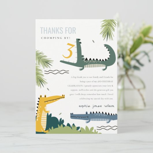 Schattige Happende Alligator Moeras Verjaardag voo Bedankkaart (Staand voorkant)