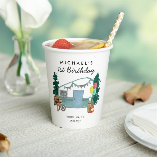 Schattige Happy Camper Van Trees Camping 1e Verjaa Papieren Bekers (Insitu)