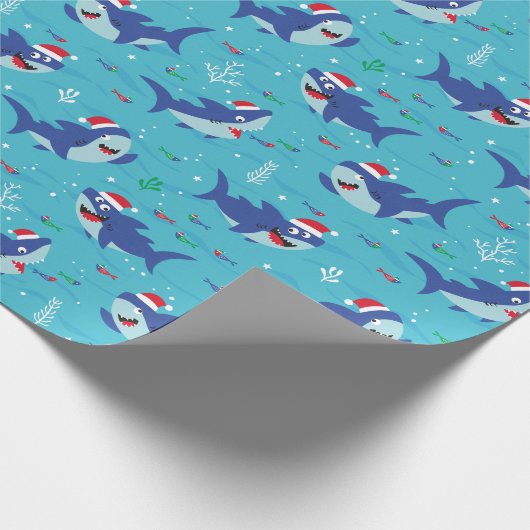 Schattige Happy Christmas Sharks op blauw Cadeaupapier (Hoek)