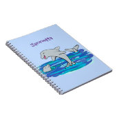Schattige happy dolphins cartoon illustratie notitieboek (Rechterzijde)