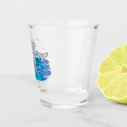 Schattige happy dolphins cartoon illustratie shot glas (Rechts)