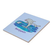 Schattige happy dolphins cartoon illustratie tegeltje (Zijkant)