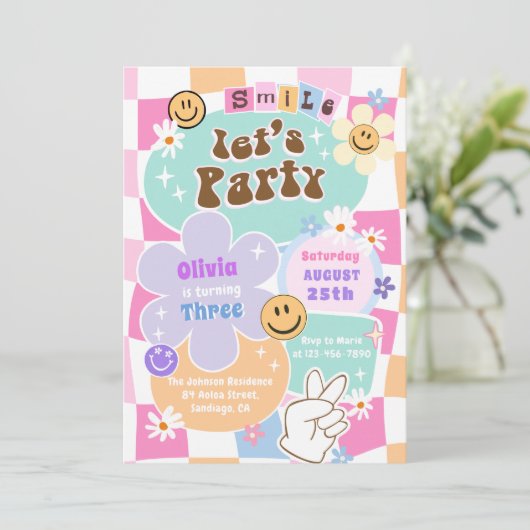 Schattige Happy Face Smile Groovy Checkered Verjaa Kaart (Staand voorkant)