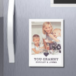 Schattige Hart Hou Van Je Granny Moederdag Foto Magneet<br><div class="desc">Schattige Heart Love You Granny Moederdag Photo Magnet is voorzien van uw favoriete foto met de tekst "(love heart) you Granny" in het moderne script met uw namen hieronder op een witte achtergrond. Personaliseer door de tekst in het bijgeleverde tekstvak te bewerken en uw eigen afbeelding toe te voegen. Maakt...</div>