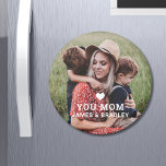 SCHATTIGE HART HOU VAN JE MAMA MOEDERDAG MAGNEET<br><div class="desc">Schattige HEART LOVE YOU MOM Moederdag Magnets bevat je favoriete foto met de tekst "(love heart) you mom" in het huidige witte script met je namen hieronder. Personaliseer door de tekst in het bijgeleverde tekstvak te bewerken en uw eigen afbeelding toe te voegen. Ontworpen door ©2022 Evco Studio www.zazzle.com/store/evcostudio</div>