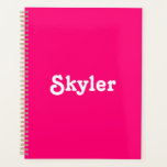 Schattige heet roze aangepaste naam tekst jaar mon planner<br><div class="desc">Schattige heet roze aangepaste naam tekstjaar of monogram gepersonaliseerde agenda,  Planner.  witte tekst,  hete roze effen achtergrond. U kunt het aanpassen met jouw naam,  monogram,  initialen,  jaar of aangepaste tekst.</div>