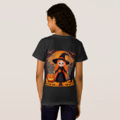 Schattige heks in Halloween-setting met pompoenen T-shirt (Achterkant volledig)
