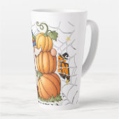 Schattige Herfst Kabouter & Gestapelde Pompoenen K Latte Mok (Rechterhoek)
