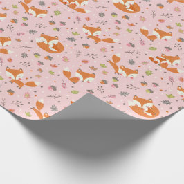 Schattige herfst mama en baby vos op lichtroze cadeaupapier