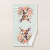 Schattige hert omgeven door Rozen Bad Handdoek (Handdoek)