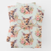 Schattige hert omgeven door Rozen Inpakpapier Vel (In situ)