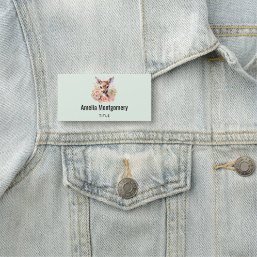 Schattige hert omgeven door Rozen Naamplaatje (In situ)