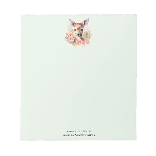 Schattige hert omgeven door Rozen Notitieblok (Voorkant)