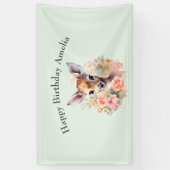 Schattige hert omgeven door Rozen verjaardag Spandoek (Verticaal)