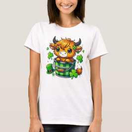 Schattige Highland Koe in Shamrock Bucket T-shirt