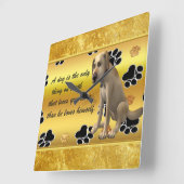 Schattige hond die met een leuk citaat zit vierkante klok (Hoek)