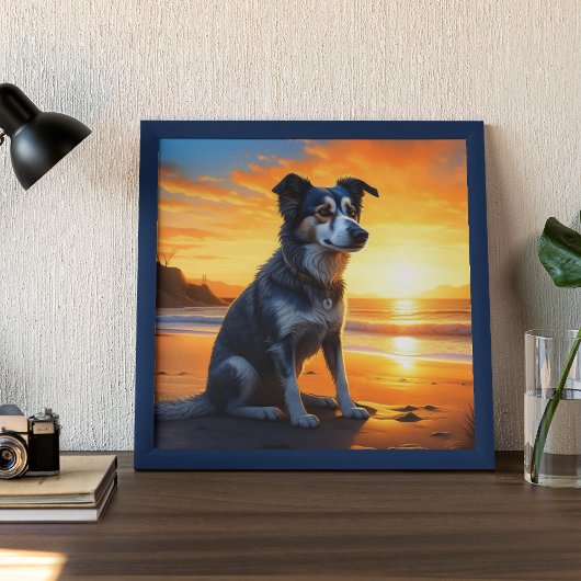 Schattige hond op het strand bij zonsondergang poster